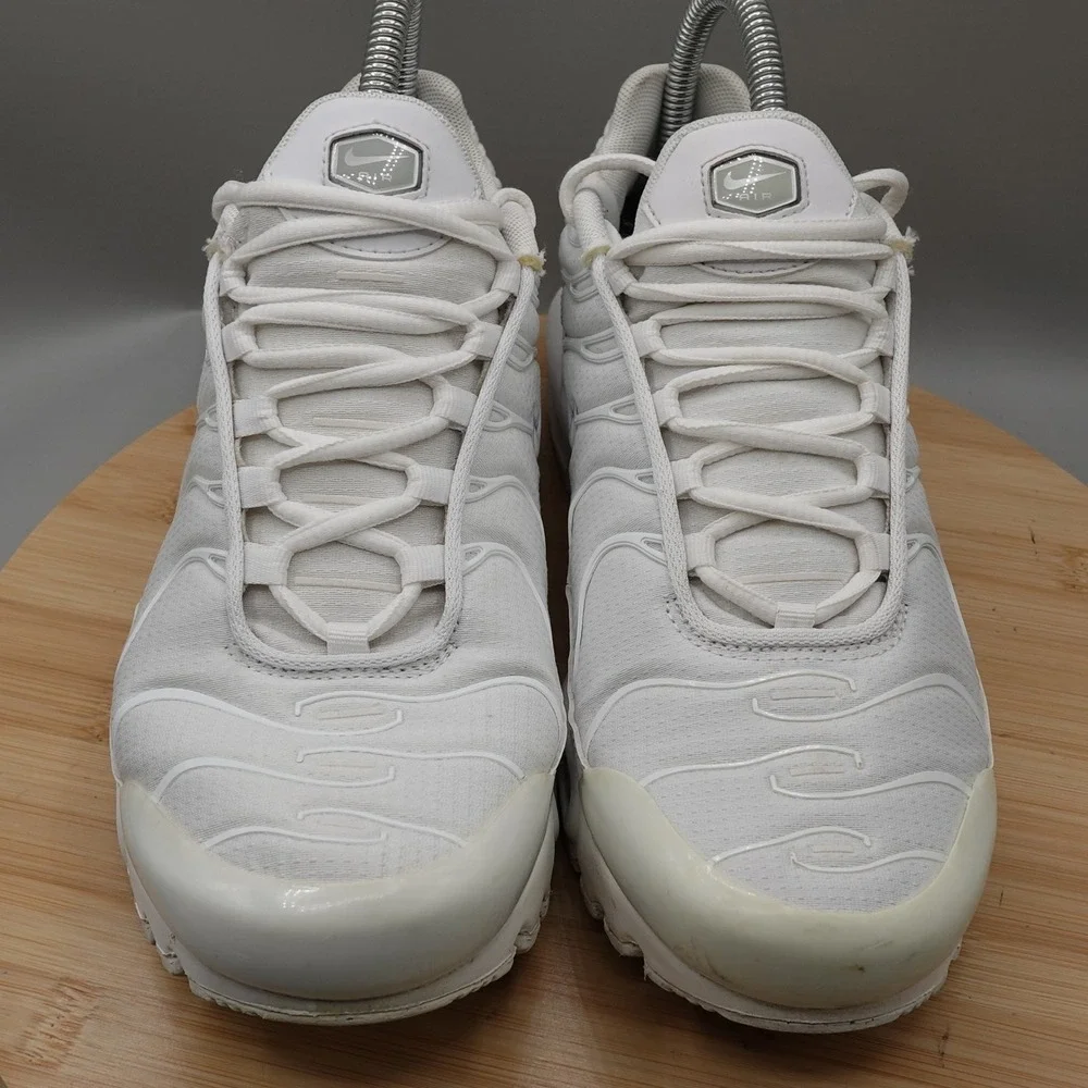 Nike Shoes Women 8.5 White Air Max Plus Sneaker Athletic TN CW7044-100 Flaws